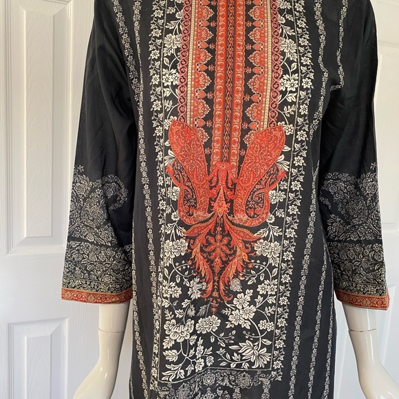 Dresses - Picture 2 of 2